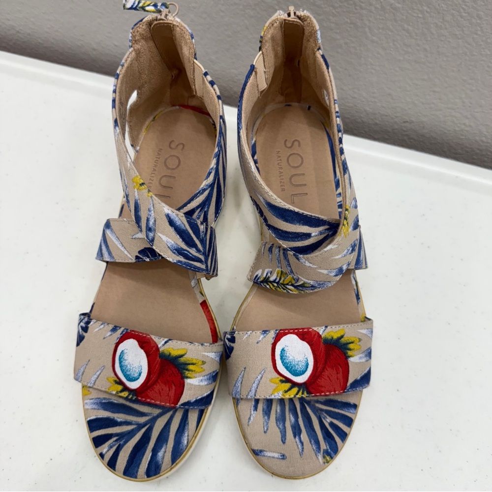 SOUL Naturalizer Goodtimes Crisscross Wedge Sandals Size 8 Tropical Blue Floral - Picture 10 of 10